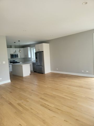 3745 S Lake Park Avenue N, Chicago, IL 60653