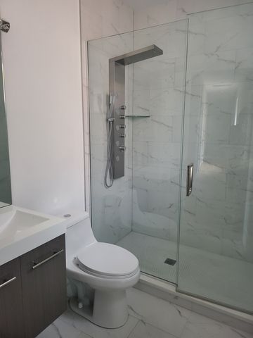 3745 S Lake Park Avenue N, Chicago, IL 60653