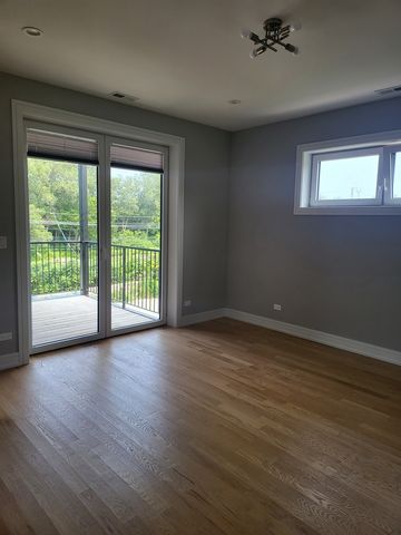 3745 S Lake Park Avenue N, Chicago, IL 60653