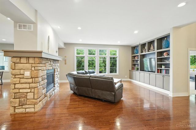 5096 Riverview Dr, South Lebanon, OH 45065