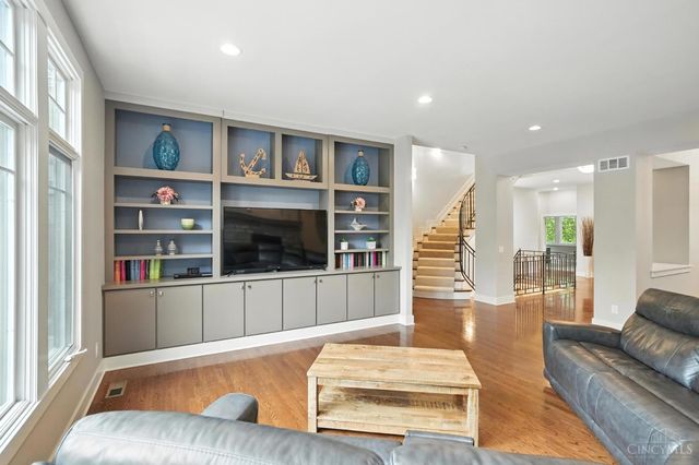 5096 Riverview Dr, South Lebanon, OH 45065