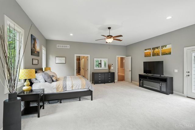 5096 Riverview Dr, South Lebanon, OH 45065