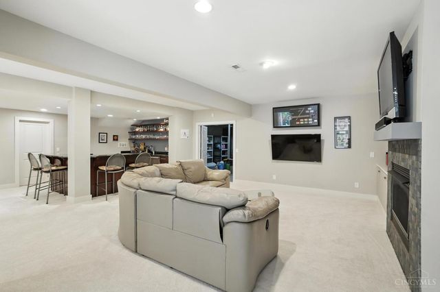 5096 Riverview Dr, South Lebanon, OH 45065