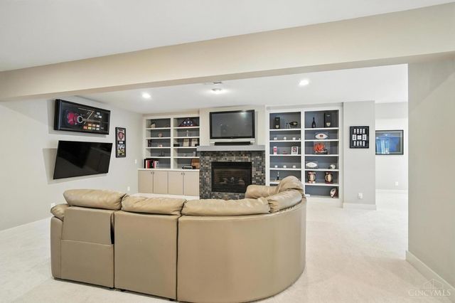 5096 Riverview Dr, South Lebanon, OH 45065