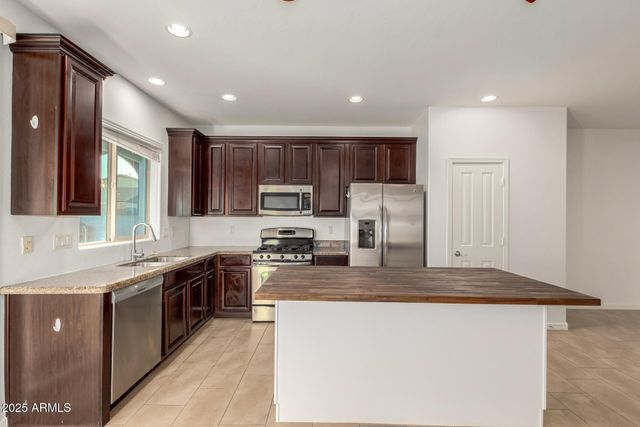 813 W LOVE Road, San Tan Valley, AZ 85143