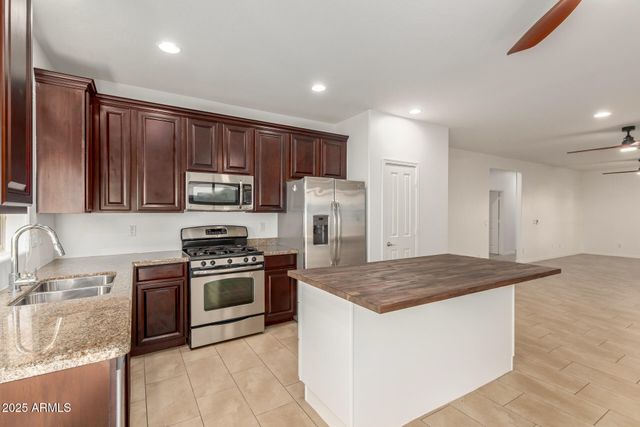 813 W LOVE Road, San Tan Valley, AZ 85143