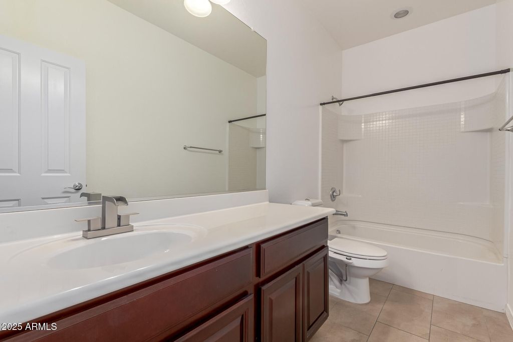 Image 13 of property listing at 813 W LOVE Road, San Tan Valley, AZ 85143