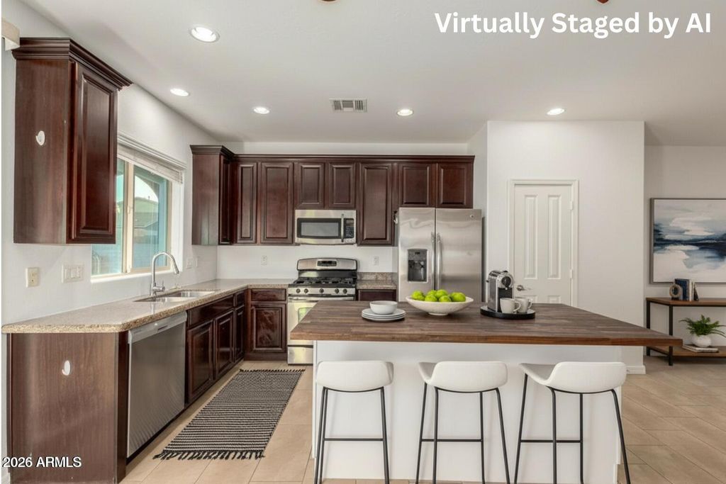 Image 2 of property listing at 813 W LOVE Road, San Tan Valley, AZ 85143