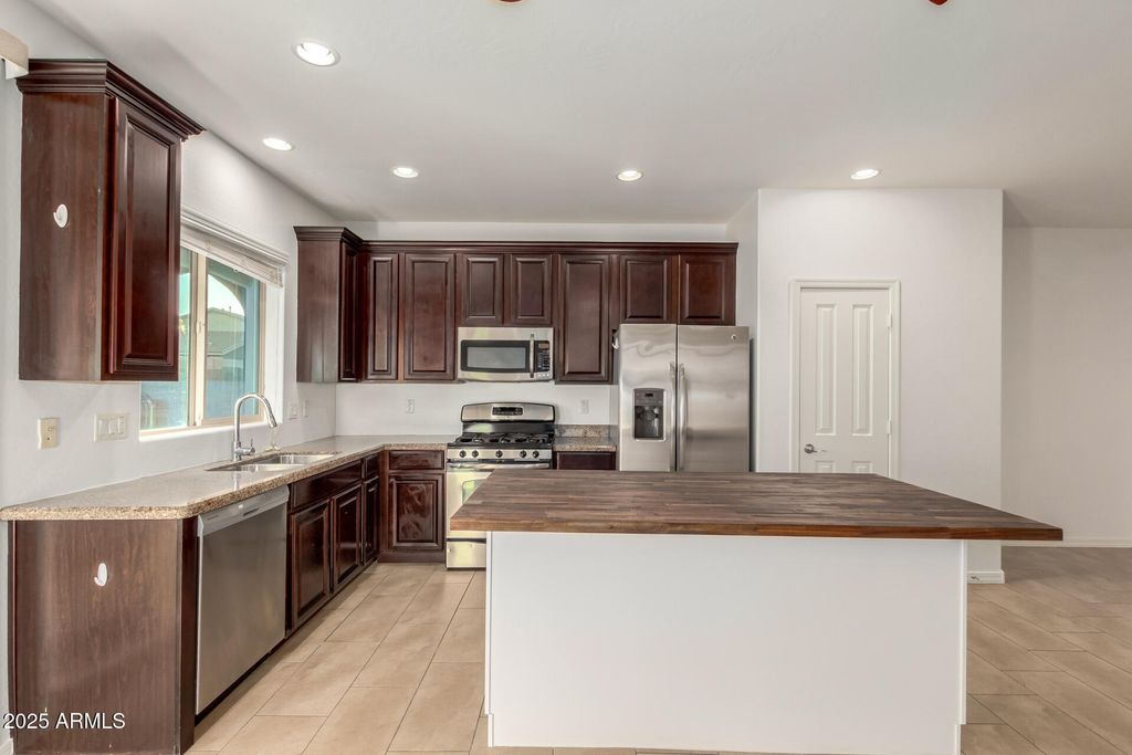 Image 3 of property listing at 813 W LOVE Road, San Tan Valley, AZ 85143