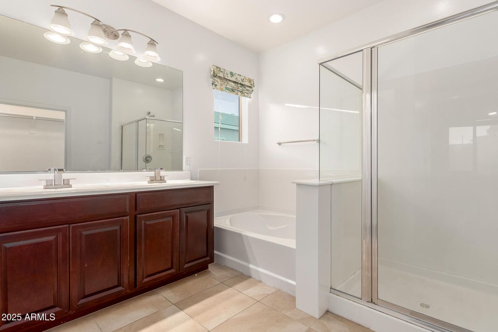 Image 9 of property listing at 813 W LOVE Road, San Tan Valley, AZ 85143