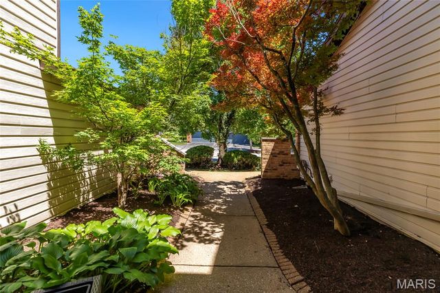 700 Windy Ridge Drive, Ballwin, MO 63021