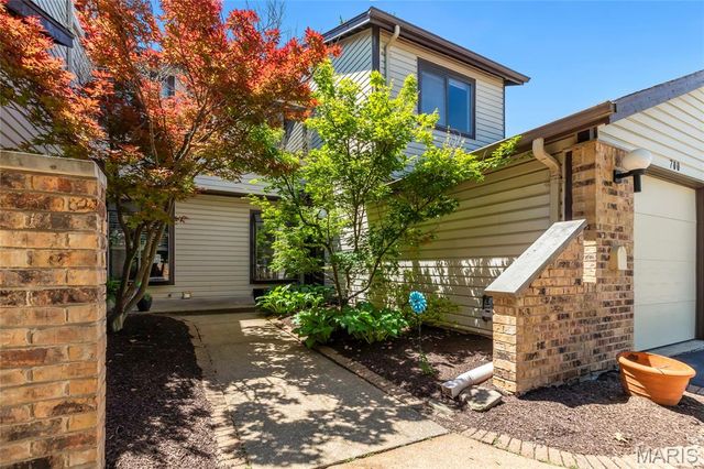 700 Windy Ridge Drive, Ballwin, MO 63021