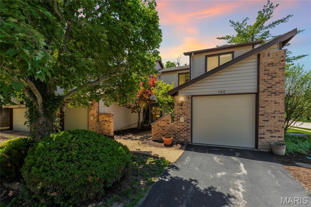 700 Windy Ridge Drive, Ballwin, MO 63021