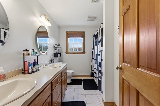 72 Arthur Dr 72, Northbridge, MA 01588