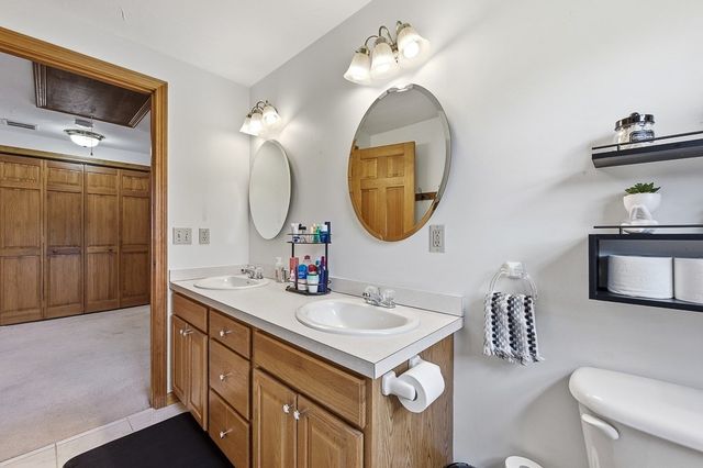 72 Arthur Dr 72, Northbridge, MA 01588