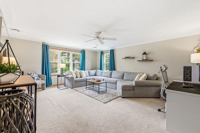 72 Arthur Dr 72, Northbridge, MA 01588