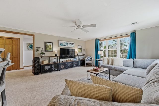72 Arthur Dr 72, Northbridge, MA 01588