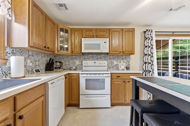 72 Arthur Dr 72, Northbridge, MA 01588