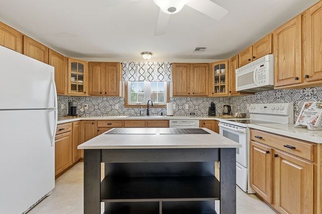 72 Arthur Dr 72, Northbridge, MA 01588