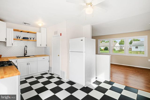 906 STEPHEN AVE, Croydon, PA 19021