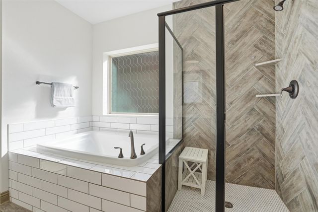 13729 Parkline Way, Fort Worth, TX 76008