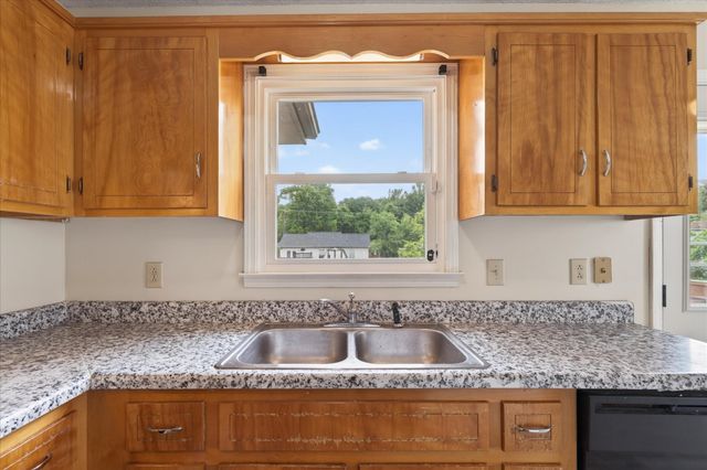 557 Anita Dr, Clarksville, TN 37042