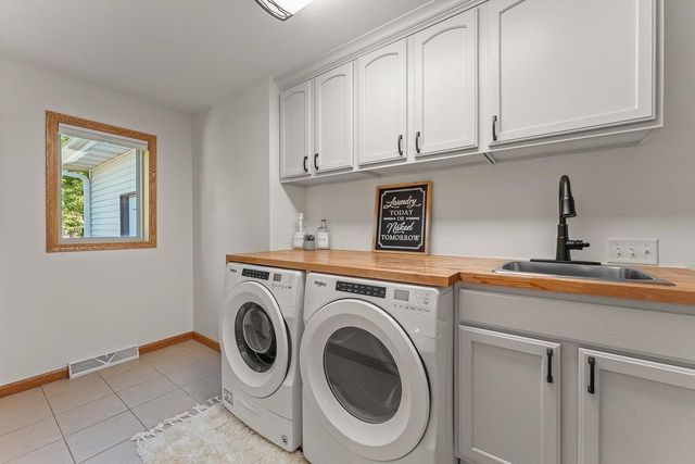 S4166 Whispering Pines Drive, Baraboo, WI 53913