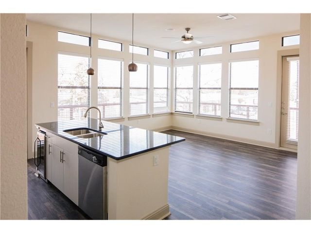 2901 W 5th Street 212, Fort Worth, TX 76107