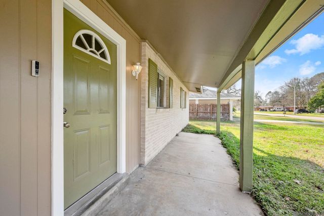 3584 Courtland Dr, Baton Rouge, LA 70814