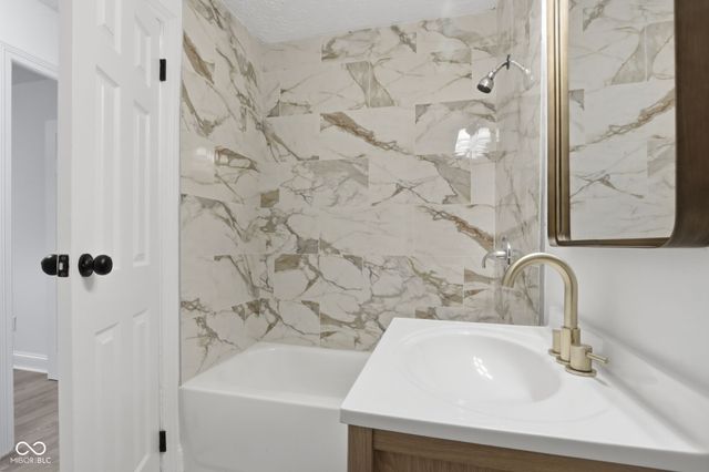 1225 Ridge Top Drive, Greenwood, IN 46142