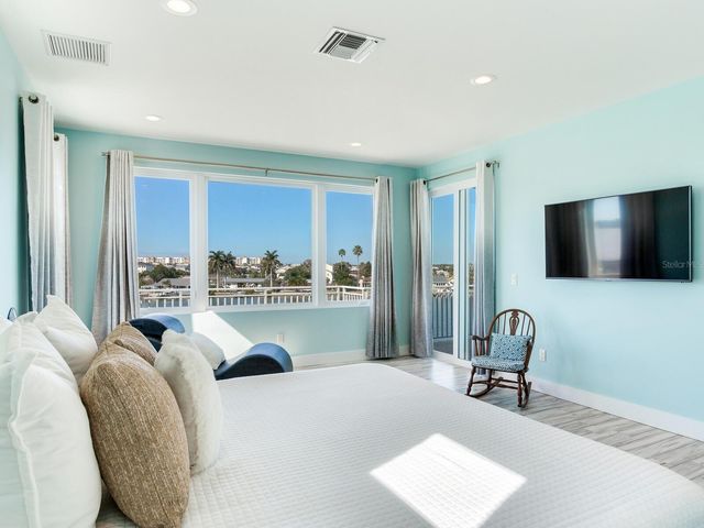 208 171ST AVENUE E, North Redington Beach, FL 33708