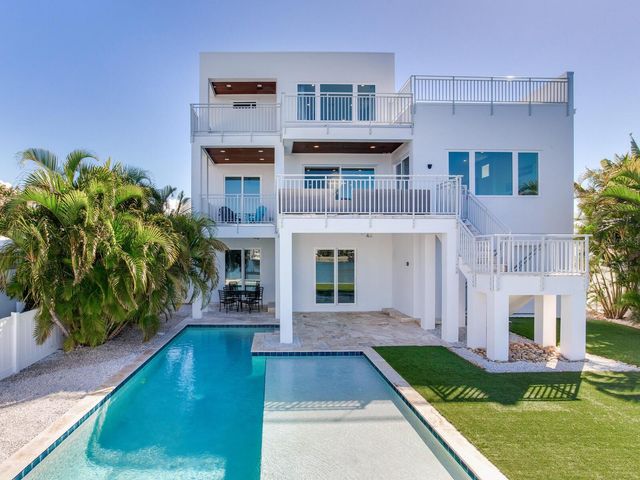 208 171ST AVENUE E, North Redington Beach, FL 33708