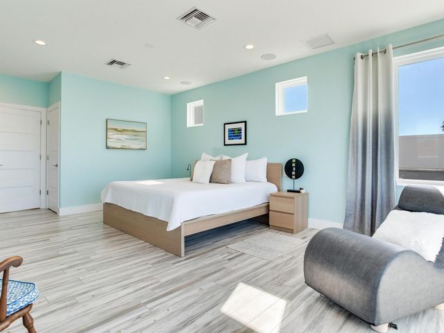 208 171ST AVENUE E, North Redington Beach, FL 33708