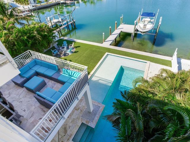 208 171ST AVENUE E, North Redington Beach, FL 33708