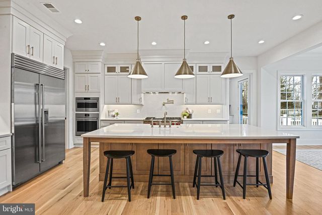 352 AYR HILL AVE NE, Vienna, VA 22180