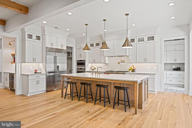 352 AYR HILL AVE NE, Vienna, VA 22180