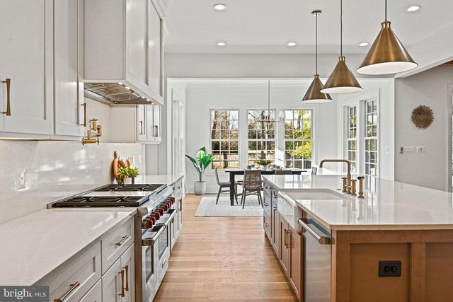 352 AYR HILL AVE NE, Vienna, VA 22180