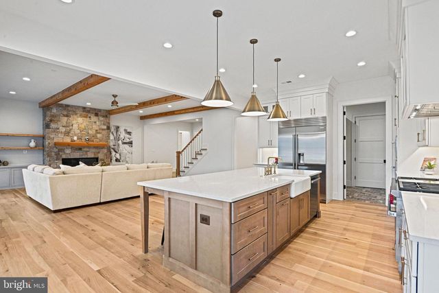 352 AYR HILL AVE NE, Vienna, VA 22180