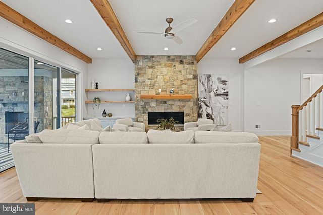 352 AYR HILL AVE NE, Vienna, VA 22180