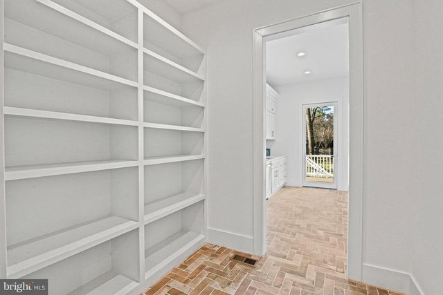 352 AYR HILL AVE NE, Vienna, VA 22180