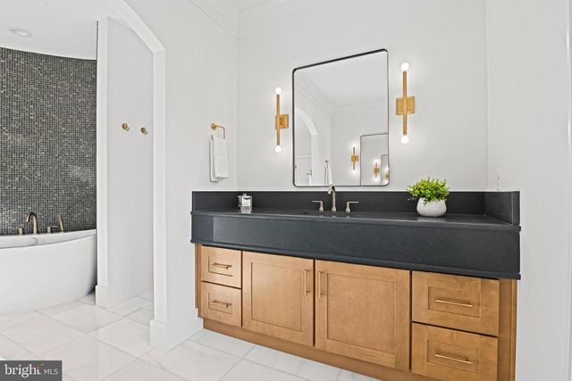 352 AYR HILL AVE NE, Vienna, VA 22180