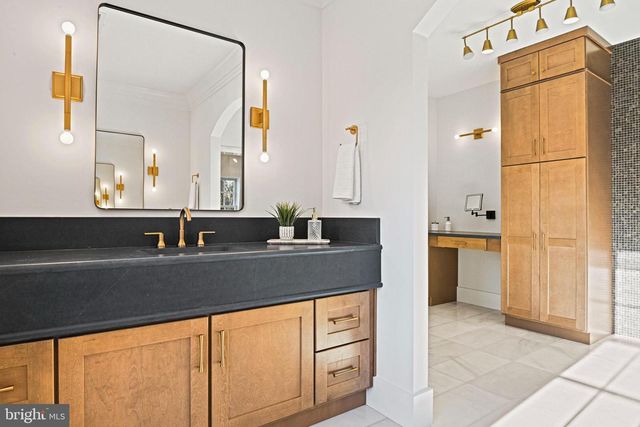 352 AYR HILL AVE NE, Vienna, VA 22180