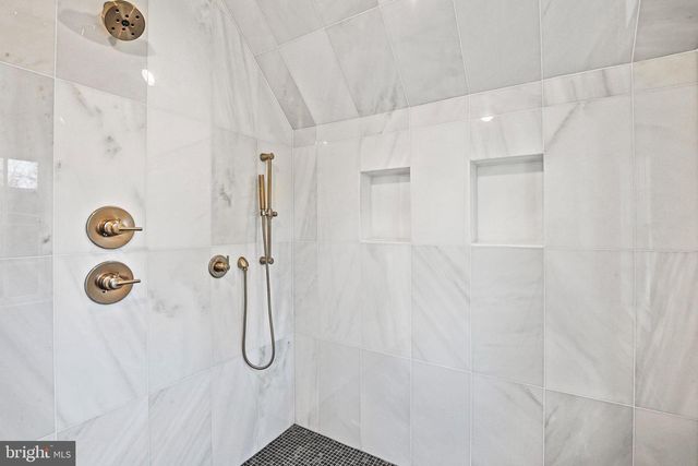 352 AYR HILL AVE NE, Vienna, VA 22180