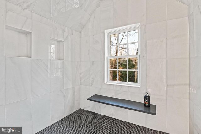 352 AYR HILL AVE NE, Vienna, VA 22180