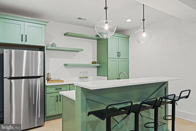 352 AYR HILL AVE NE, Vienna, VA 22180