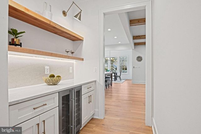 352 AYR HILL AVE NE, Vienna, VA 22180