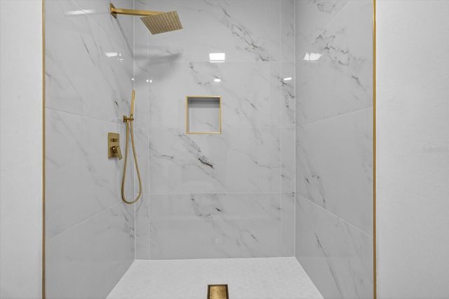 6124 E 111TH AVENUE, Tampa, FL 33617