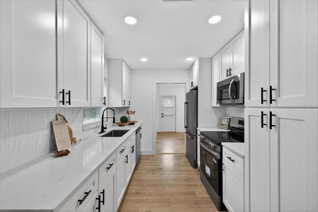 6124 E 111TH AVENUE, Tampa, FL 33617