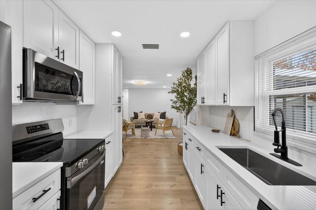 6124 E 111TH AVENUE, Tampa, FL 33617