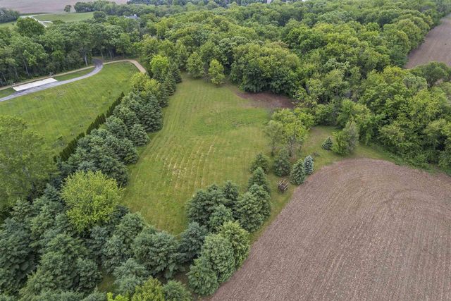 2150 E Carly Court, Milton, WI 53563